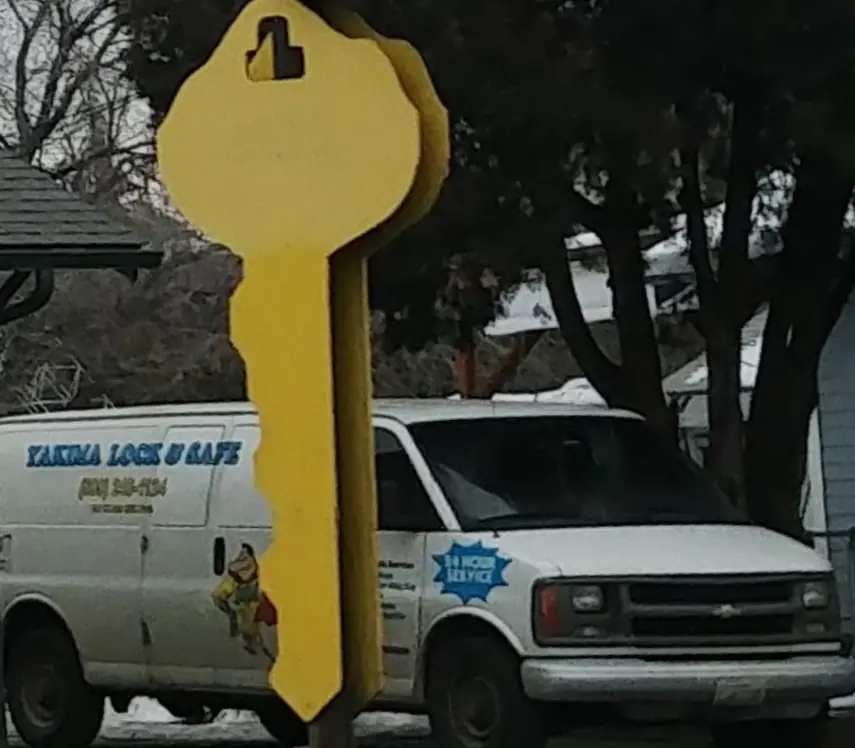 Commercial locksmith